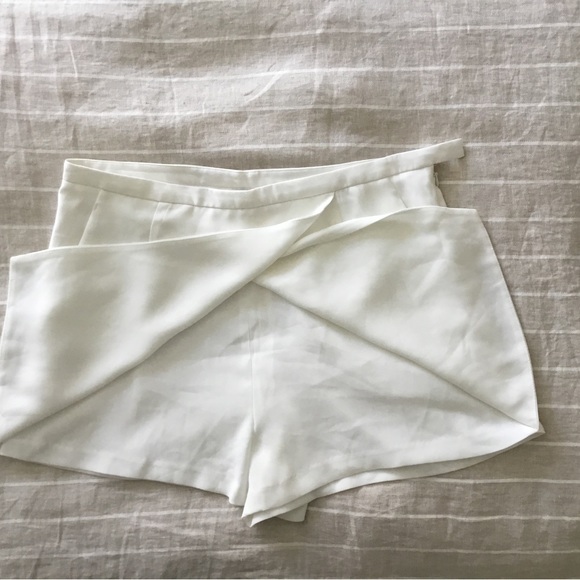 Aritzia Babaton Skort, off-white, size 8 - Picture 5 of 9